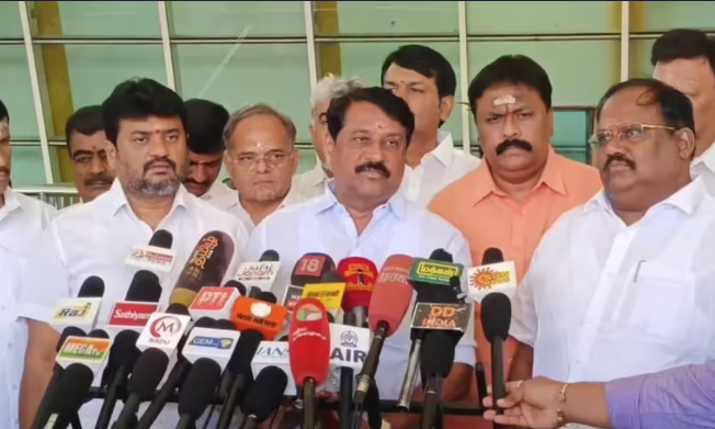 “விவசாயிகளின் உயிருடன் விளையாடாதீர்” - முதல்வர் விஜய் அரசை கடுமையாக விமர்சித்த நயினார் நாகேந்திரன்!